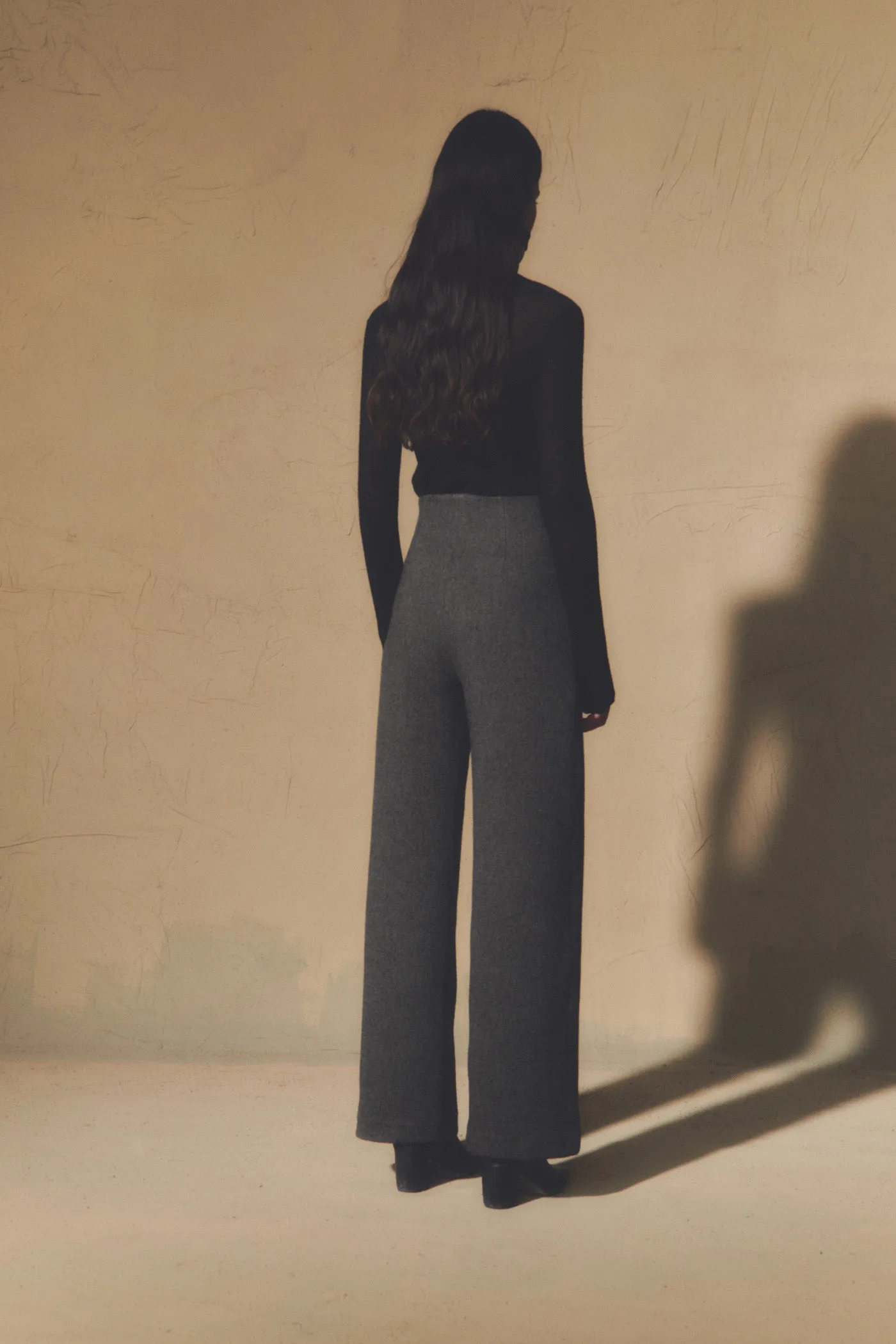 Jo, gray pants