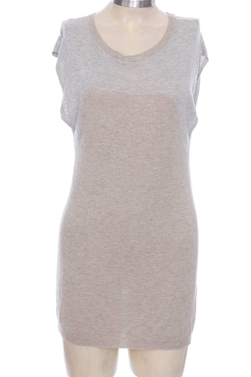 SWEATER COLOR GRIS  OPPORTUNO