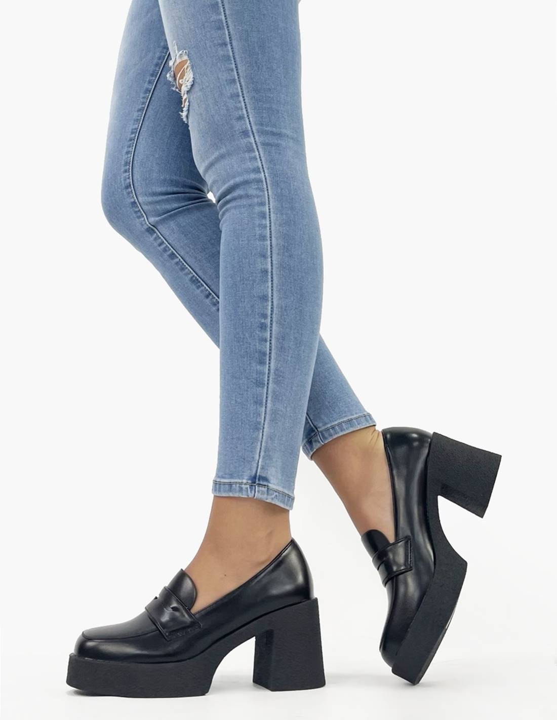 Zapato negro de tacón | Data